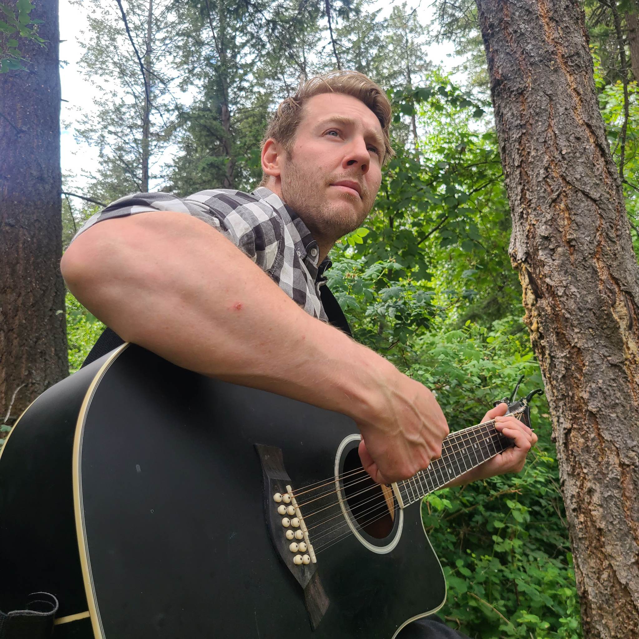 Kelowna acoustic performer Taylor Van Zant